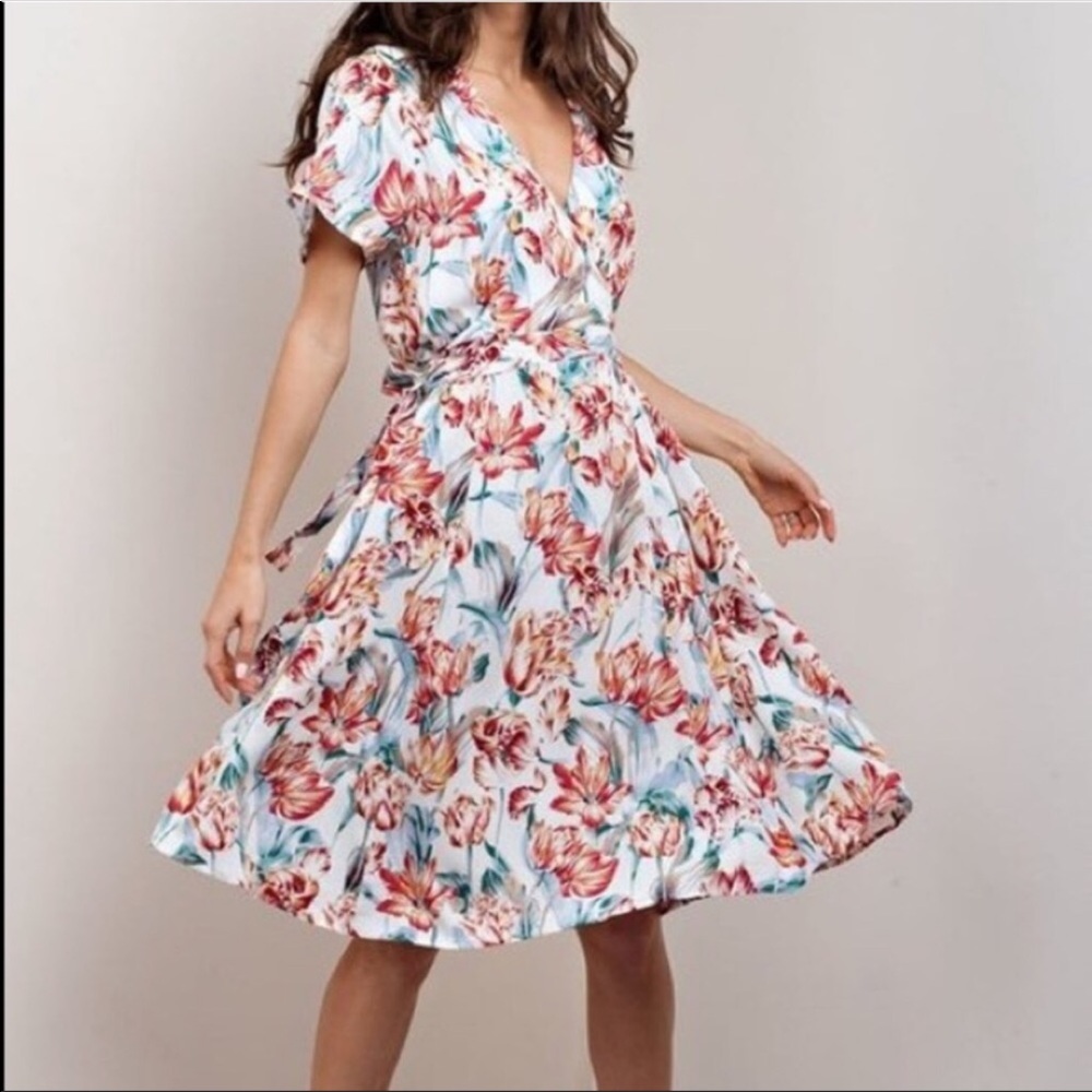 ❣️Sale was $45 down sizing❣️ Floral wrap dress
